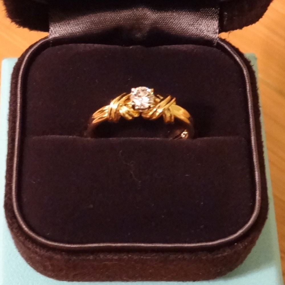 Tiffany and Co Yellow Gold XO diamond ring - Picture 7 of 12